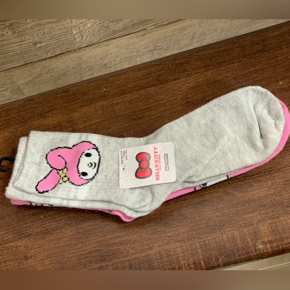 2 Pk Hello Kitty Crew Socks - Picture 2 of 7
